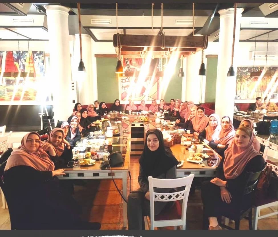 تقدیر از همکاران به صرف شام